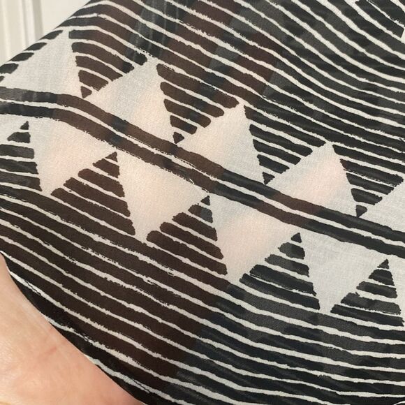 H&M Tribal Sheer Sleeveless Hi Low Button Up Top Blouse Size 6 - Picture 6 of 11